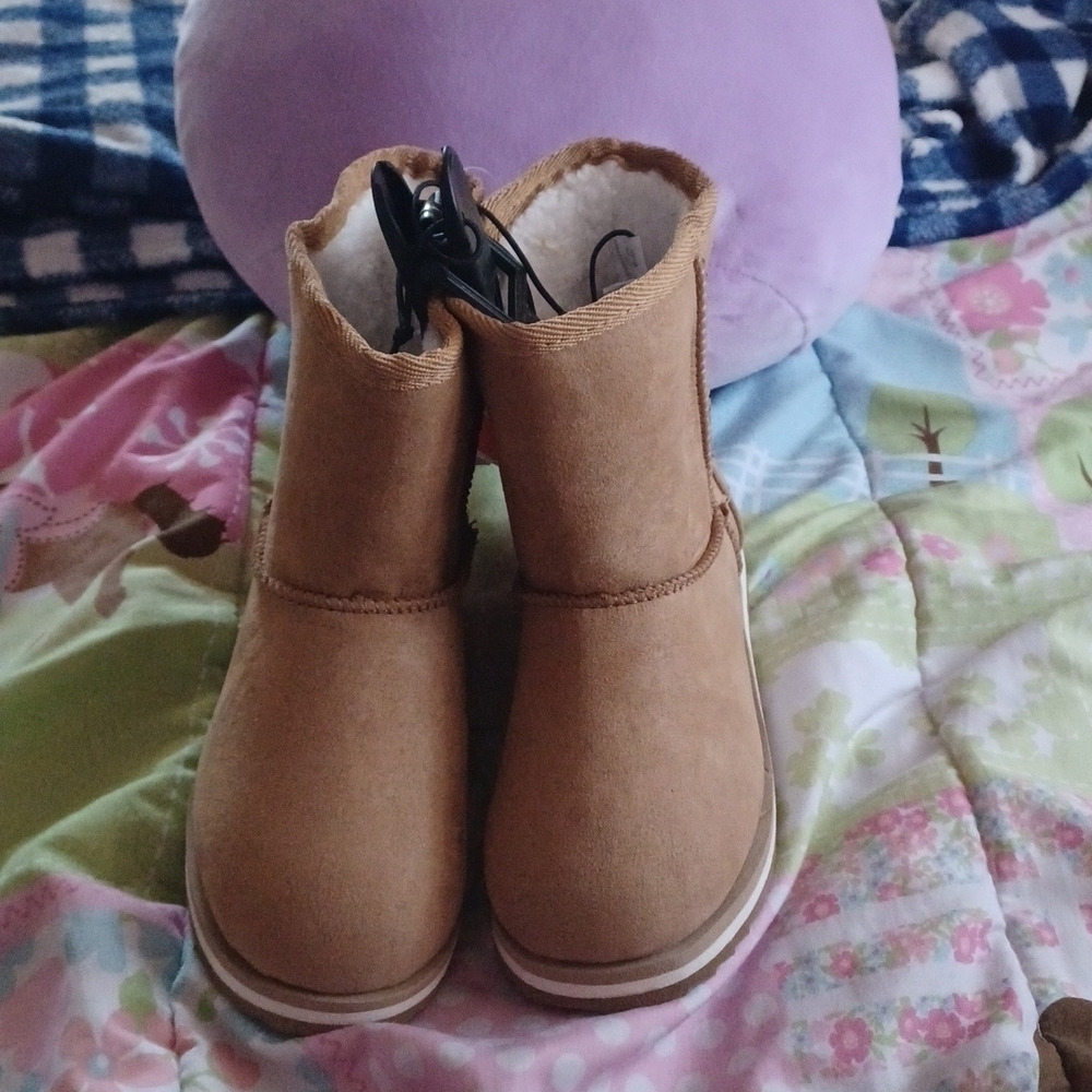 Girl's  boots